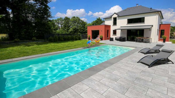 Terrassenplatte Beton am Pool, 30x60cm, grau anthrazit